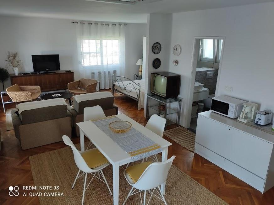 Amazing Seaview Apartment With A Balcony Near The Beach - Kneza Trpimira I Задар Екстер'єр фото